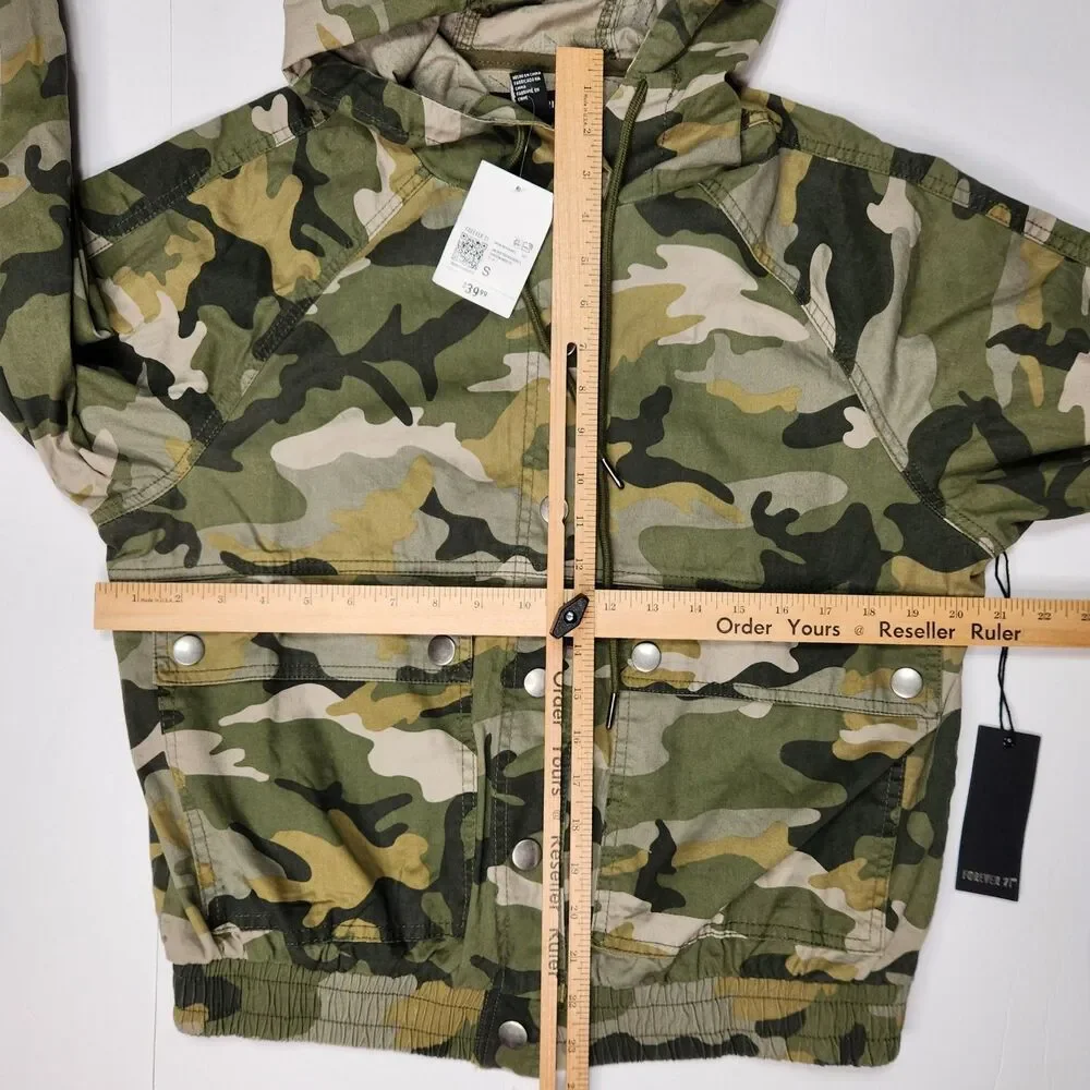 Forever 21 Camo Bomber Jacket Hood Womens Small 100% Cotton Pockets Snap Closure
